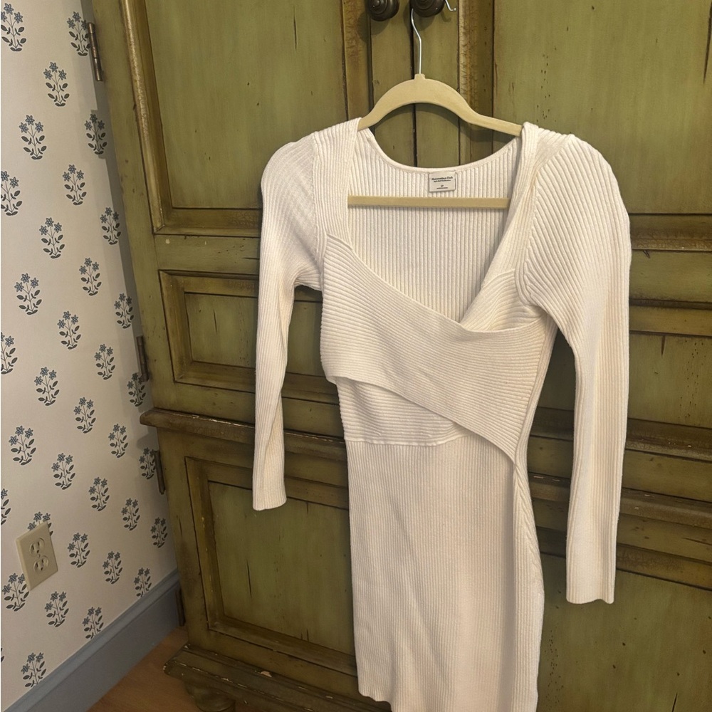 Abercrombie & Fitch Cream Asymmetrical Puff Sleeve Bodycon Dress